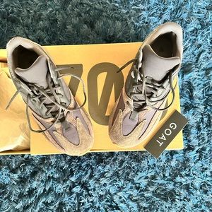 Yeezy boost 700